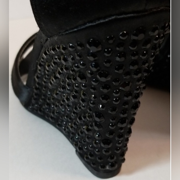 Elegant Black Wedge Sandals - Picture 3 of 8